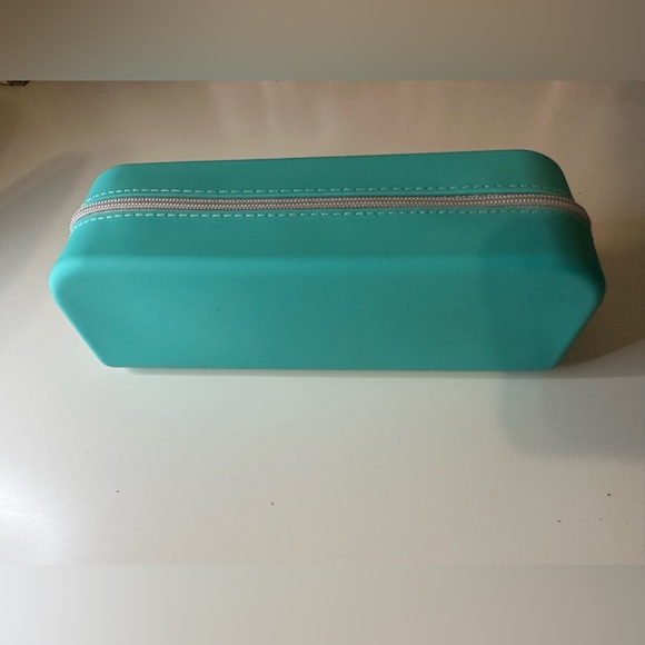 Pencil cases - Picture 4 of 5